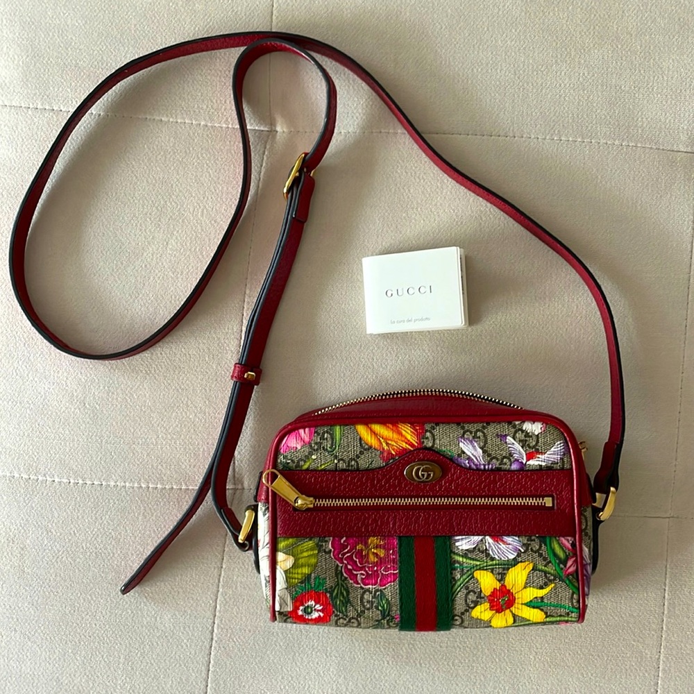 Gucci crossbody purse - excellent condition